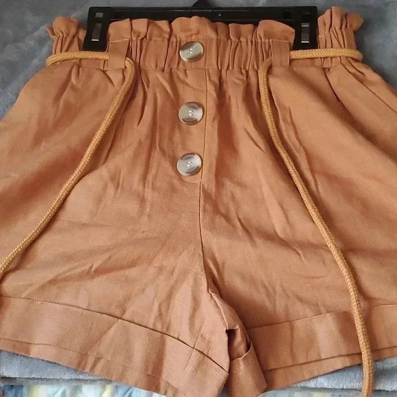 F21 shorts button accent - Picture 4 of 7